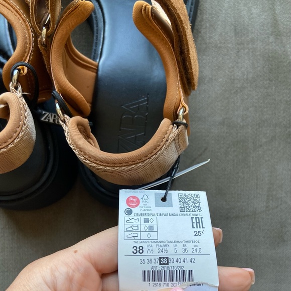 ✅SOLD✅Zara FLAT STRAPPY SANDALS - Picture 13 of 14